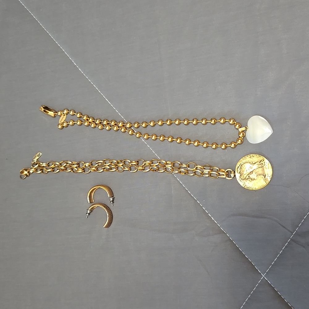 Vintage jewelry accessories chunky pendants